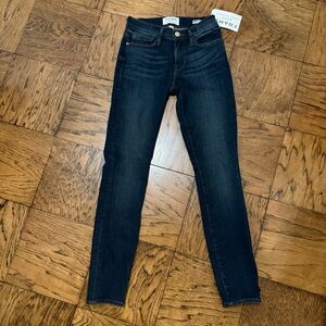FRAME | NEW WITH TAGS! Le Skinny de Jeanne Blue Skinny Jeans Size 24